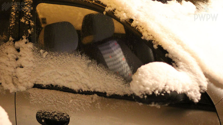 Czy zaśnieżone szyby lub lusterka samochodu, którym zamierzasz kierować, utrudniają ocenę sytuacji na drodze?