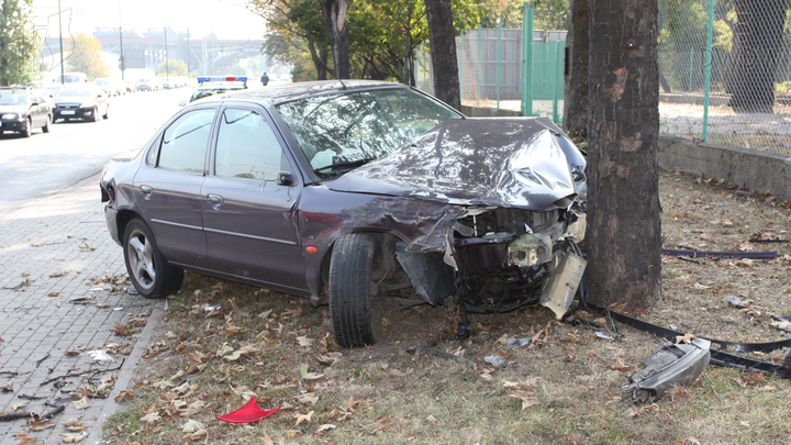Jakie są najistotniejsze informacje dla służb ratowniczych, określające miejsce wypadku drogowego?