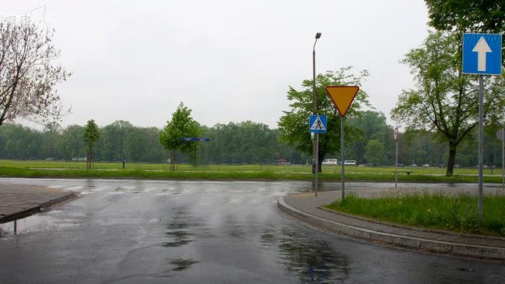 Czy na tym skrzyżowaniu wolno Ci skręcić w lewo, jeśli jedziesz prawym pasem?