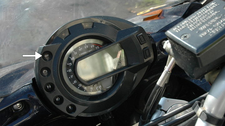 Jak postąpisz, jeżeli podczas jazdy motocyklem zaświeci się lampka kontrolna ciśnienia oleju?