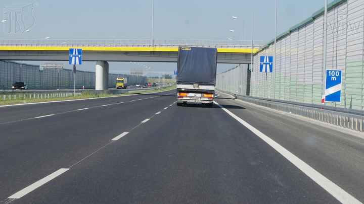 Z jaką maksymalną dopuszczalną prędkością możesz jechać kierując samochodem ciężarowym o dopuszczalnej masie całkowitej powyżej 3,5 t na autostradzie?