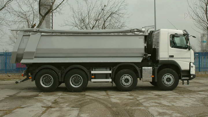 Jaka jest maksymalna dopuszczalna długość wystającego ładunku, który przewozisz samochodem ciężarowym, licząc od tylnej płaszczyzny obrysu pojazdu?