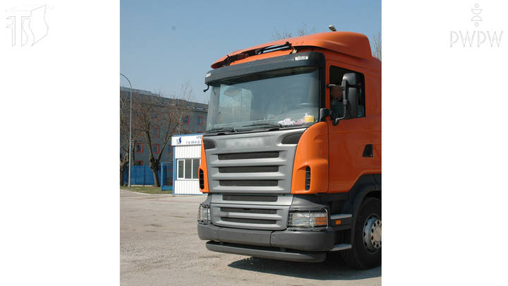 Jaka jest maksymalna dopuszczalna długość wystającego do przodu ładunku, który przewozisz samochodem ciężarowym, licząc od przedniej płaszczyzny obrysu pojazdu?