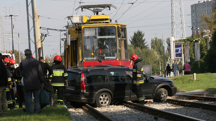 Czy uczestnicząc w wypadku drogowym, w którym są ranni, masz obowiązek pozostawić tramwaj w miejscu zdarzenia?