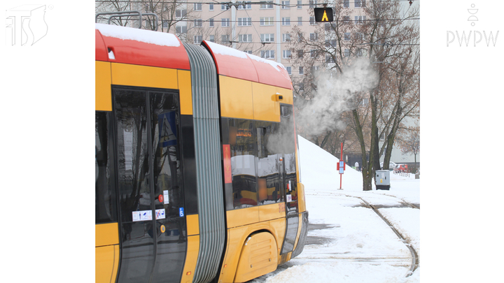 Jak należy się zachować w przypadku pożaru wewnątrz tramwaju, podczas jazdy?