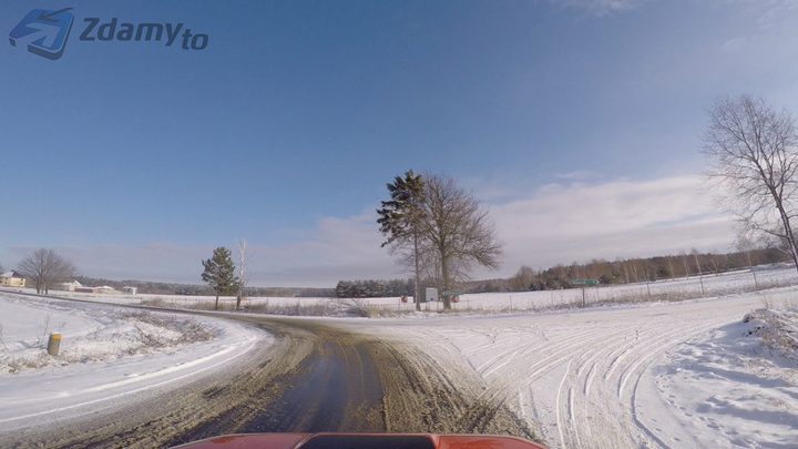 Jakie negatywne skutki dla kierującego pojazdem może powodować zaśnieżenie lub oblodzenie jezdni?